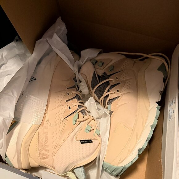 Hoka Kaha 2 GTX Hiking Boots - Size 7.5 - Picture 2 of 4